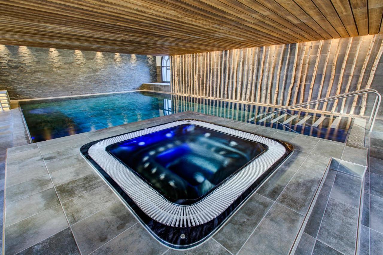 Thedrus Luxury Apt, Swimming Pool, & Apartamento